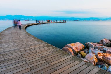 Sekapark, İzmit, Kocaeli. Deniz kıyısındaki güzel doğal park. Türkiye 'de gün batımı deniz manzarası.
