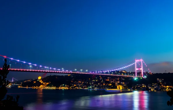 Fatih Sultan Mehmet Bridge Por Noche Estambul Turquía — Foto de Stock