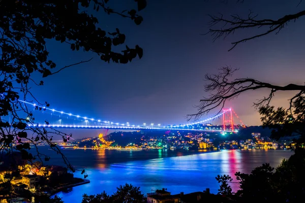 Fatih Sultan Mehmet Bridge Por Noche Estambul Turquía — Foto de Stock