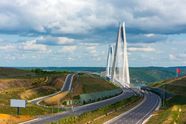 トルコのイスタンブールにあるヤヴズ スルタン セリム橋 第三ボスポラス橋と北マルマラ自動車道 — ストック写真