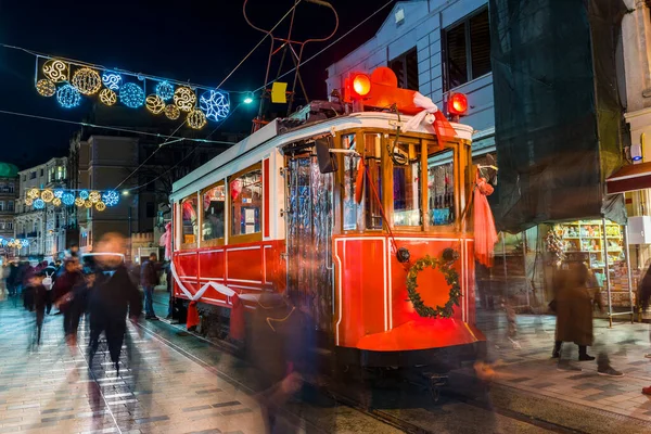 Taksim Stiklal Caddesi Stanbul Hindi Akşam Taksim Stiklal Caddesi Nde — Stok fotoğraf