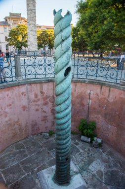 İSTANBUL, TURKEY - 8 Temmuz 2017 Sultanahmet 'teki Yılan Sütunu. İstanbul, Türkiye.