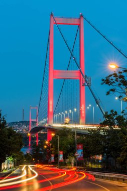 İstanbul Boğazı Köprüsü, gün batımında. 15 Temmuz Şehitler Köprüsü. İstanbul, Türkiye.