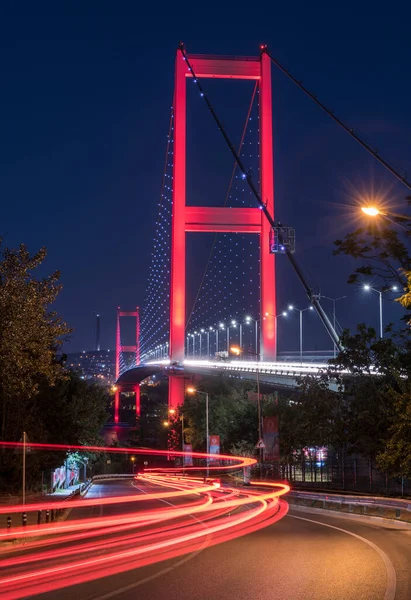 イスタンブール ボスポラス橋の夜 7月15日 殉教者橋 トルコのイスタンブール — ストック写真