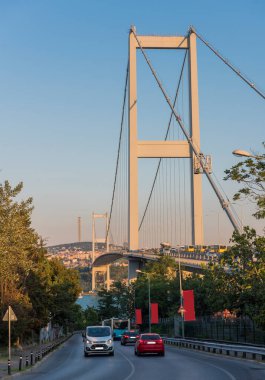 İstanbul Boğazı Köprüsü, gün batımında. 15 Temmuz Şehitler Köprüsü. İstanbul, Türkiye.