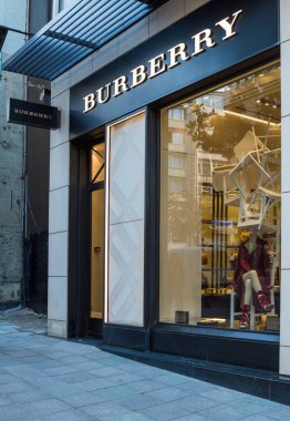 İSTANBUL, TURKEY - 2 Ocak 2018: Nisantasi, İstanbul, Türkiye 'deki Burberry Mağazası.