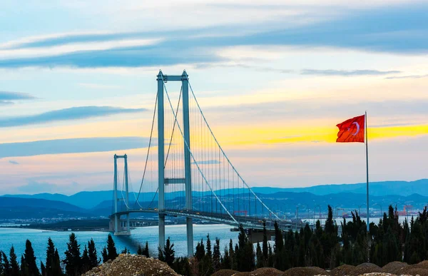 Osman Gazi Köprüsü (İzmit Körfezi Köprüsü). İzmit, Kokael, Turkey. Hepsi bu. Türkiye 'nin en uzun köprüsü ve dünyanın en uzun dördüncü asma köprüsü, merkez açıklığının uzunluğuyla.