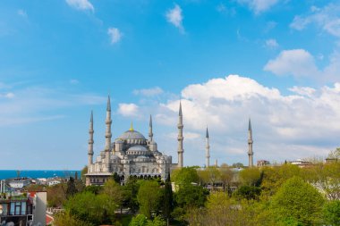 İstanbul 'daki Mavi Cami. (Sultanahmet Camii) İstanbul 'da sadece altı minareli cami var..
