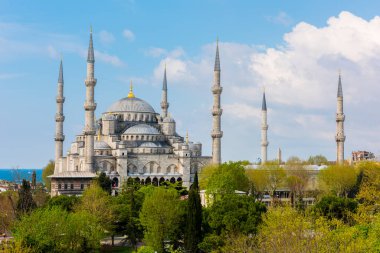 İstanbul 'daki Mavi Cami. (Sultanahmet Camii) İstanbul 'da sadece altı minareli cami var..