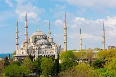 İstanbul 'daki Mavi Cami. (Sultanahmet Camii) İstanbul 'da sadece altı minareli cami var..