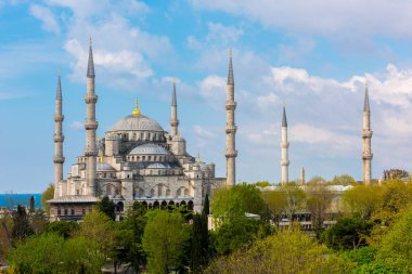 İstanbul 'daki Mavi Cami. (Sultanahmet Camii) İstanbul 'da sadece altı minareli cami var..