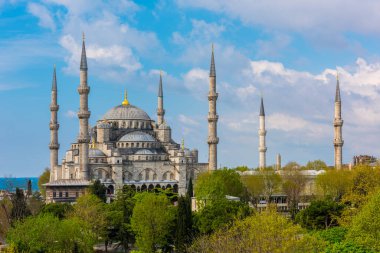 İstanbul 'daki Mavi Cami. (Sultanahmet Camii) İstanbul 'da sadece altı minareli cami var..