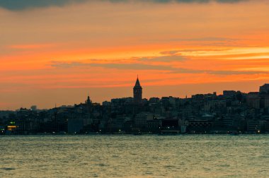 İstanbul silueti. İstanbul, Türkiye 'nin gün batımı görünümü.