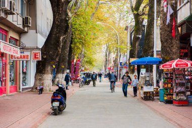 İznik, Bursa ilinin bir ilçesidir. 21 Ekim 2018, İznik, Bursa ilinin bir ilçesidir. İznik tarihte Nicaea olarak bilinirdi..