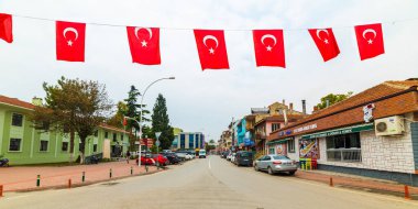 İznik, Bursa ilinin bir ilçesidir. 21 Ekim 2018, İznik, Bursa ilinin bir ilçesidir. İznik tarihte Nicaea olarak bilinirdi..
