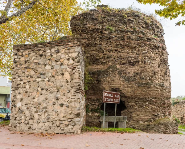 伊斯坦布尔门 伊斯坦布尔卡皮 古代Iznik城堡 布尔萨Iznik的历史石墙和大门 — 图库照片