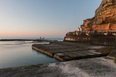 Kefken Pembe Kayaları (Pembe Kayalar). Kandira, Kocaeli, Türkiye 'deki ünlü kayalar.