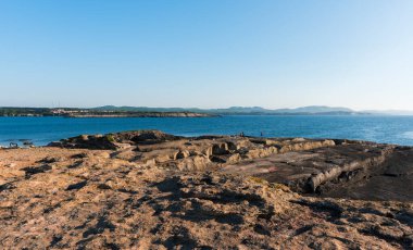 Kefken Pembe Kayaları (Pembe Kayalar). Kandira, Kocaeli, Türkiye 'deki ünlü kayalar.