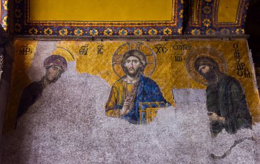 İSTANBUL, TURKEY - 27 Şubat 2016: Ayasofya Ayasofya iç görünümü. Ayasofya, İstanbul, Türkiye 'nin ünlü tarihi binasıdır.