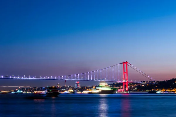 トルコのイスタンブールにある7月15日の殉教者橋 トルコ語 Temmuz Sehitler Kopruu — ストック写真