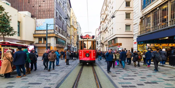 Stanbul Turkey Aralık 2018 Stanbul Nostaljik Kızıl Tramvayı Taksim Istiklal — Stok fotoğraf