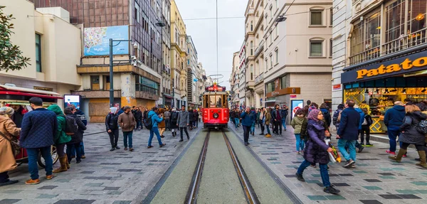 Istanbul Turquía Diciembre 2018 Tranvía Rojo Nostálgico Estambul Tranvía Histórico — Foto de Stock