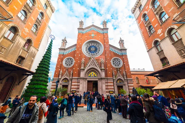 Istanbul Turquía Diciembre 2018 Iglesia San Antonio Calle Istiklal Taksim —  Fotos de Stock