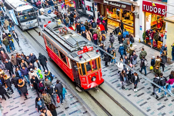 Stanbul Turkey Aralık 2018 Stanbul Nostaljik Kızıl Tramvayı Taksim Istiklal — Stok fotoğraf