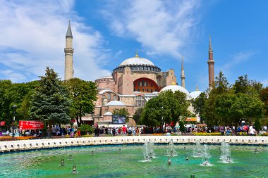 İSTANBUL, TURKEY - 27 Temmuz 2020 HAGIA SOPHIA. Ayasofya-i Kebir Cami-i Serifi (Türkçe: Ayasofya-i Kebir Cami-i Serifi) İstanbul, Türkiye.