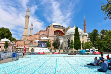 İSTANBUL, TURKEY - 27 Temmuz 2020 HAGIA SOPHIA. Ayasofya-i Kebir Cami-i Serifi (Türkçe: Ayasofya-i Kebir Cami-i Serifi) İstanbul, Türkiye.