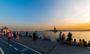 İSTANBUL, TURKEY - 25 Temmuz 2018: İstanbul, Türkiye 'deki Bakire Kulesi (KIZ KULESI - USKUDAR)