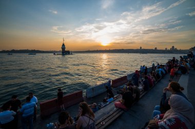 İSTANBUL, TURKEY - 25 Temmuz 2018: İstanbul, Türkiye 'deki Bakire Kulesi (KIZ KULESI - USKUDAR)