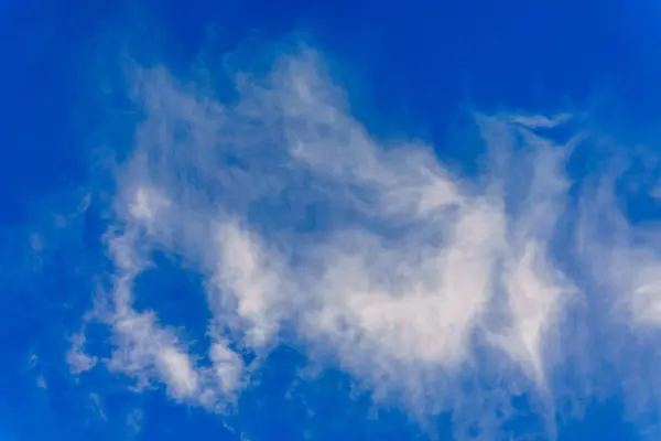 Голубое Летнее Небо Облаками — стоковое фото