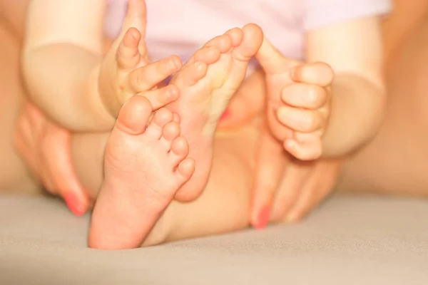 Genç bir çocuğun bacakları