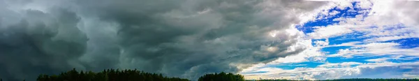 Небо Перед Дождем — стоковое фото