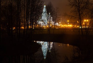 Minsk gece yansıması
