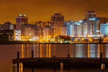 Minsk gece yansıması