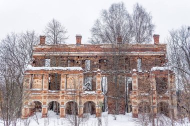 Eski bir manor kalıntıları