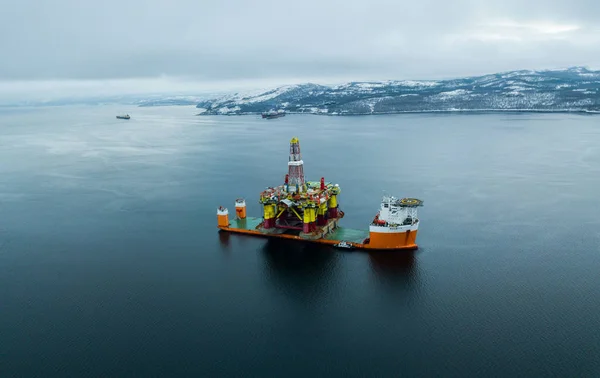 operations on setting the drilling rig on the RAID of the Kola Bay