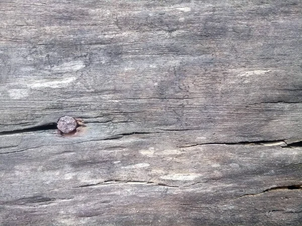 Textura Uma Placa Madeira Velha Com Rachaduras Uma Cabeça Prego — Fotografia de Stock