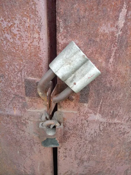 Two Old Padlocks Rusty Iron Doors — 图库照片