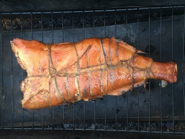 Lanet tütsü tüten bir evde pişirildi.