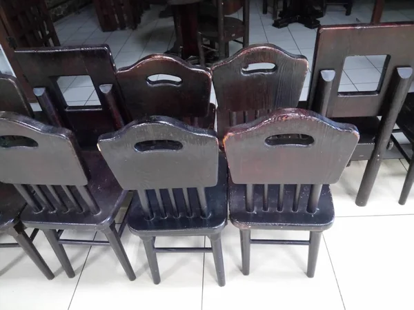 Wegen Der Pandemie Ist Der Eingang Des Cafés Mit Stühlen — Stockfoto