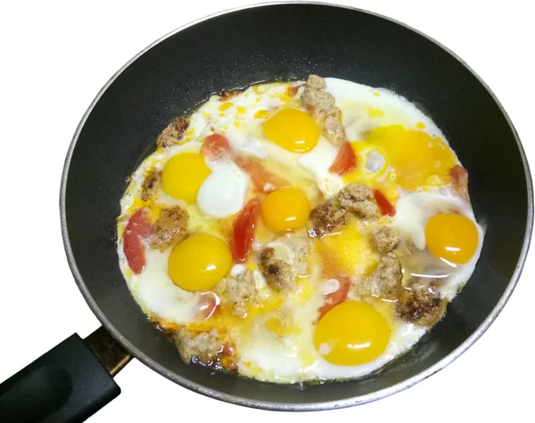 Huevos Fritos Con Carne Tomates Una Sartén Sobre Fondo Blanco —  Fotos de Stock