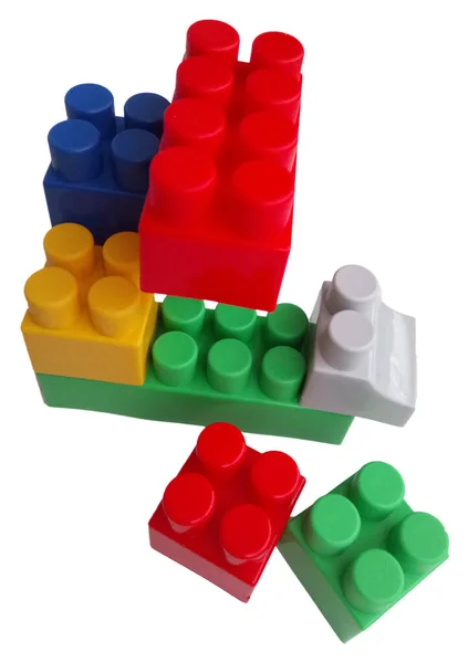 Blocos Construção Brinquedos Plástico Multicoloridos Isolados Fundo Branco — Fotografia de Stock