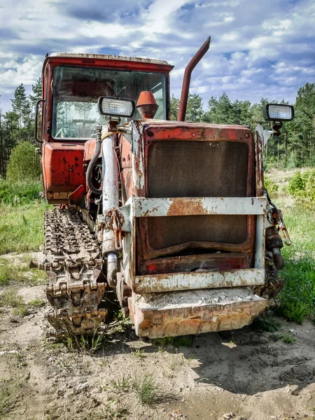 Vieux Tracteur Voie Brisée Abandonné Dans Champ — Photo