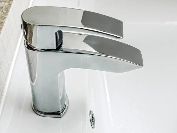 Washbasin chrome faucet — Stock Photo, Image