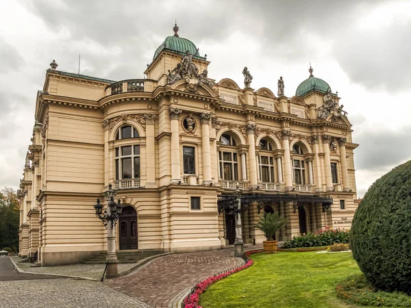 尤利乌什斯沃瓦茨基斯沃瓦茨基剧场建于 1893年 以巴洛克风格类似巴黎歌剧院命名后 波兰诗人尤利乌什斯沃瓦茨基斯沃瓦茨基 克拉科夫 — 图库照片
