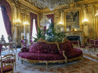 Paris, Fransa - 28 Ağustos 2013: Napoleon III daireler lüks parçalar, İkinci İmparatorluk dekoratif sanat ve mobilya