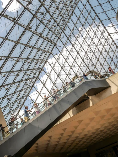 Paris Fransa Ağustos 2013 Louvre Müzesi Cam Piramit Ana Girişi — Stok fotoğraf